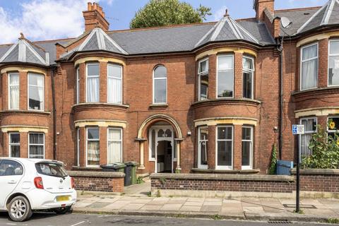 1 bedroom flat to rent, Radbourne Road, London SW12