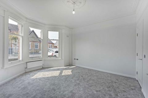 1 bedroom flat to rent, Radbourne Road, London SW12