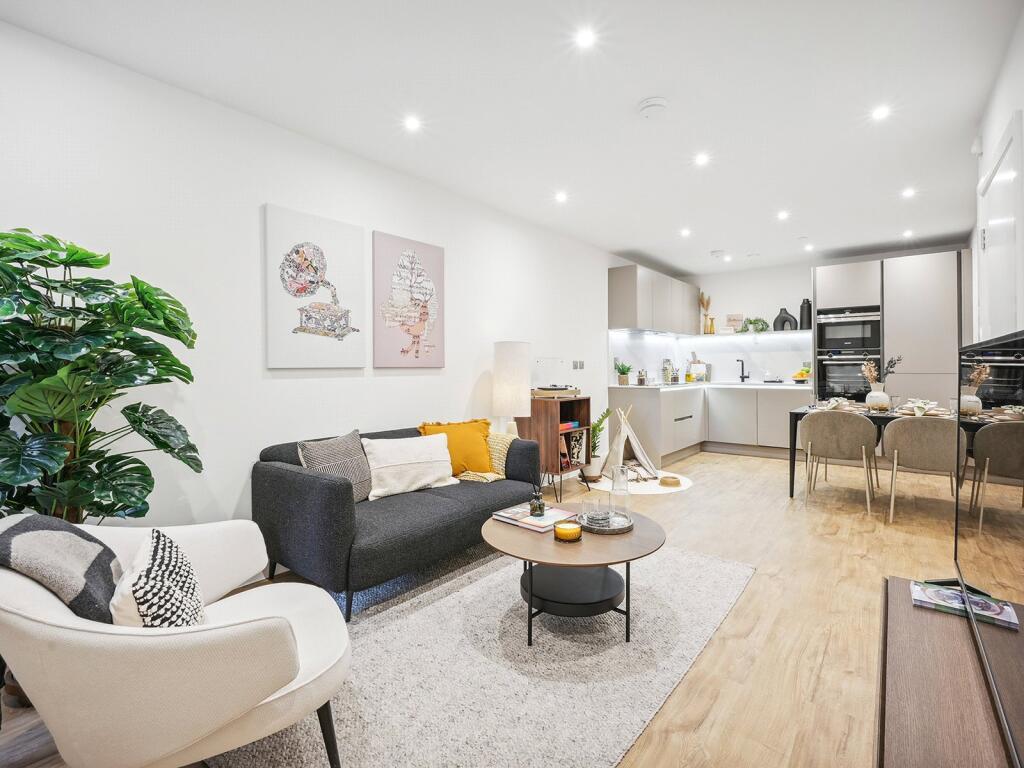 1 bed flat to rent Balfour Ave, London W7