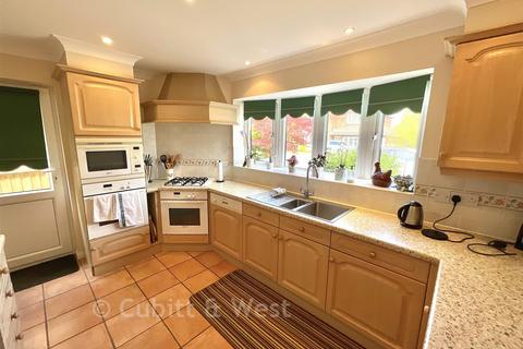 3 bedroom detached house for sale, Windsor Drive, Rustington BN16
