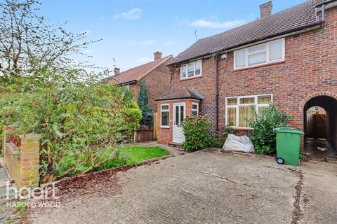 North Hill Drive, Harold Hill