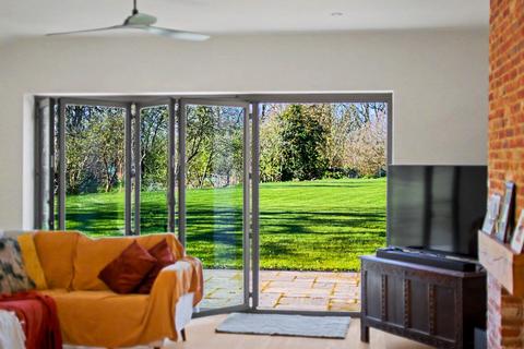 undefined, Henlow, SG16