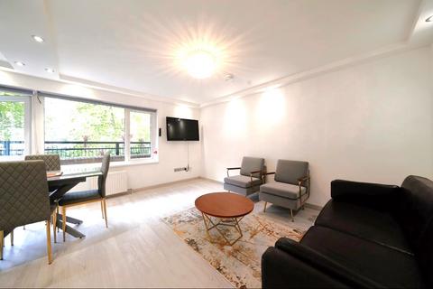 3 bedroom apartment to rent, Endell Street