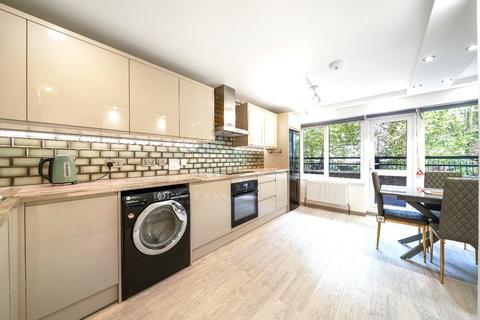 3 bedroom apartment to rent, Endell Street
