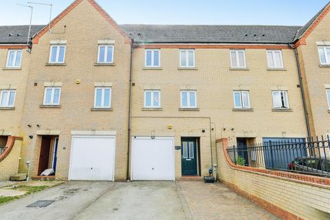 4 bedroom terraced house for sale, Brook View, Grange Park, Northampton
