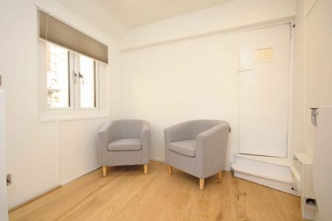 undefined, Staines Road, Twickenham TW2