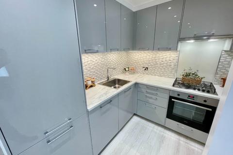 1 bedroom ground floor maisonette for sale, Hazelbury Court, Hazelbury Crescent, Luton, Bedfordshire, LU1 1DG