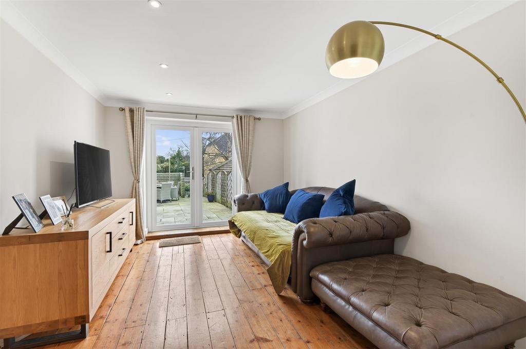 8684128-interior01.jpg