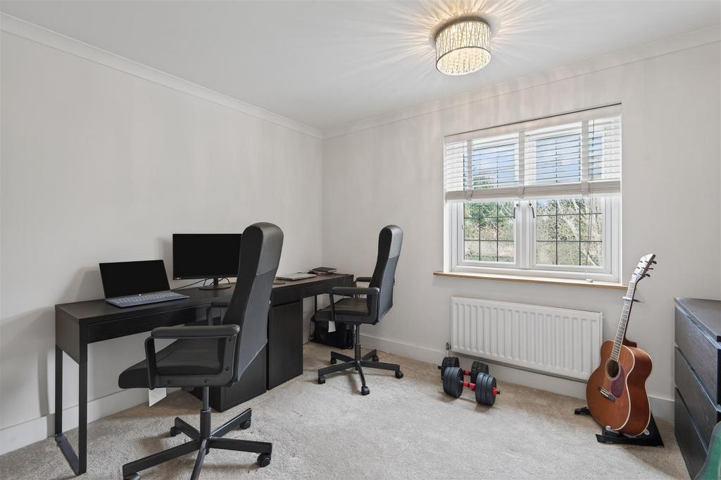 8684128-interior12.jpg