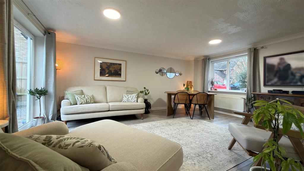 Livingroom2.jpg