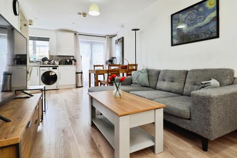 2 bedroom ground floor flat for sale, Deemuir Square, Cardiff