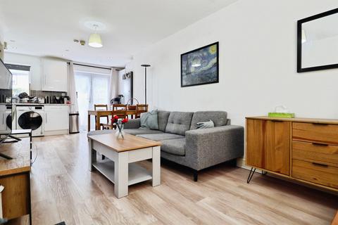 2 bedroom ground floor flat for sale, Deemuir Square, Cardiff