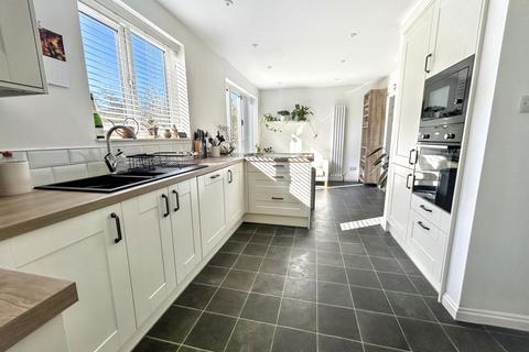 4 bedroom semi-detached house for sale, Strathmore Avenue, Rowlands Gill, Tyne and Wear, NE39 1HY