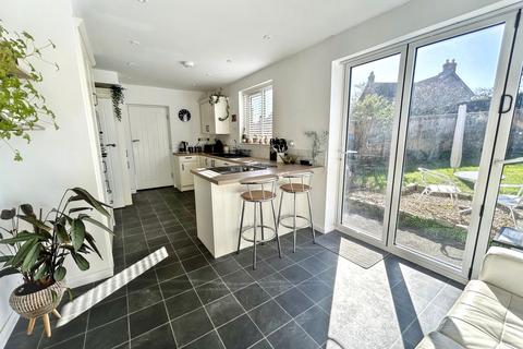 4 bedroom semi-detached house for sale, Strathmore Avenue, Rowlands Gill, Tyne and Wear, NE39 1HY