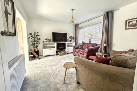 4 bedroom semi-detached house for sale, Strathmore Avenue, Rowlands Gill, Tyne and Wear, NE39 1HY
