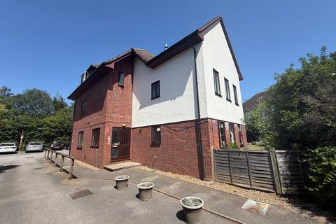 Kingston Avenue, Randolph Court, KT22