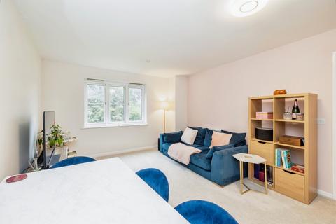 2 bedroom flat for sale, Haywood Crescent, Watford