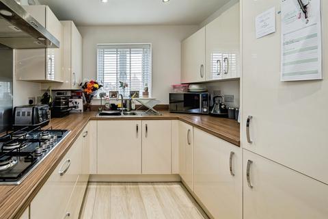3 bedroom semi-detached house for sale, Pippin Road, AYLESBURY