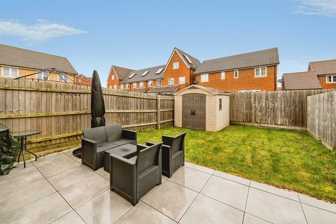 3 bedroom semi-detached house for sale, Pippin Road, AYLESBURY