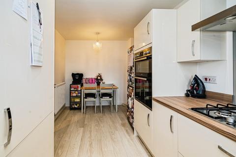 3 bedroom semi-detached house for sale, Pippin Road, AYLESBURY