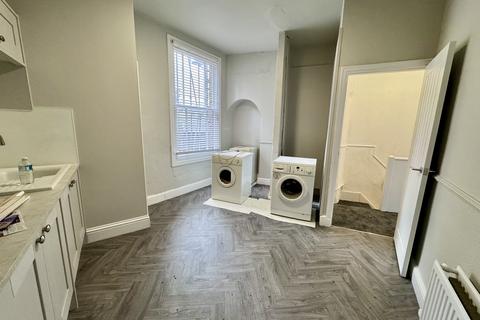 2 bedroom apartment to rent, Queen Victoria Street, Macclesfield, SK11