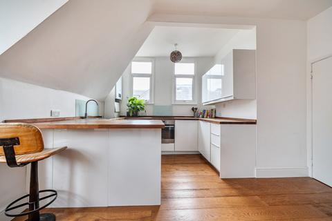 2 bedroom flat for sale, Albany Road, Stroud Green, London, N4