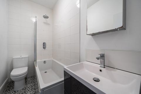 2 bedroom flat for sale, Albany Road, Stroud Green, London, N4