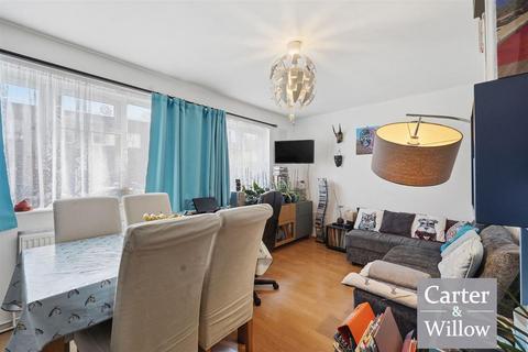 2 bedroom apartment for sale, Foxlands Court,, 545 Rainham Road South, Essex