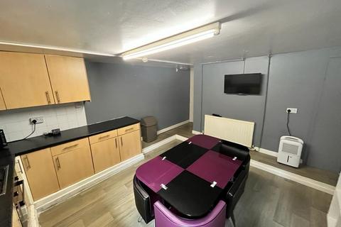 undefined, Lucas Place, Leeds