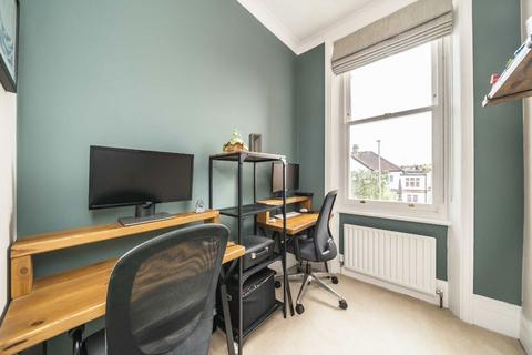2 bedroom flat to rent, Nightingale Lane, London SW12