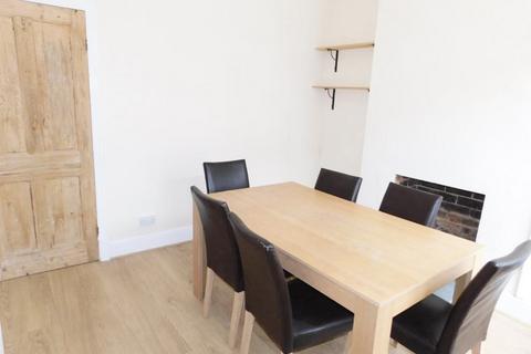 2 bedroom terraced house to rent, Clifton Road, Leicester, LE2
