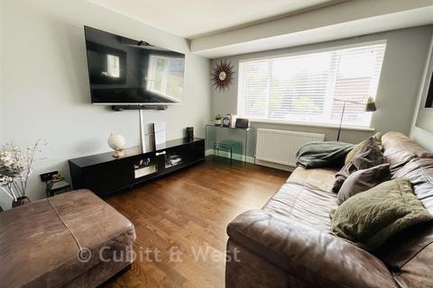 2 bedroom maisonette for sale, Lismore Crescent, Crawley, West Sussex