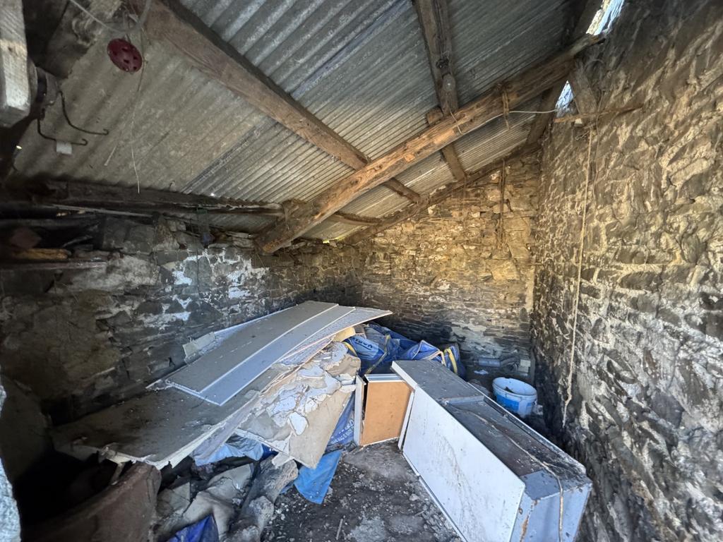 Rear Lean-to