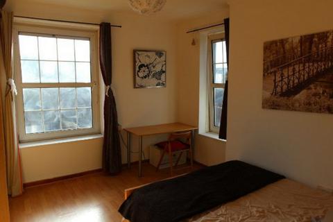 2 bedroom flat for sale, Quaker Street, London, E1