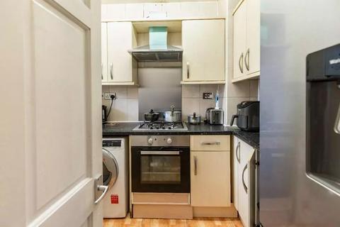 2 bedroom flat for sale, Quaker Street, London, E1