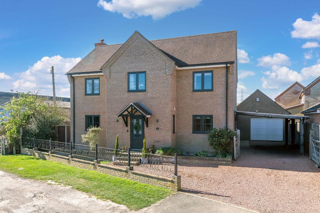 4 bedroom detached house for sale