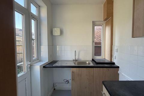 3 bedroom flat for sale, 352 Downham Way, Bromley, Kent, BR1 5NR