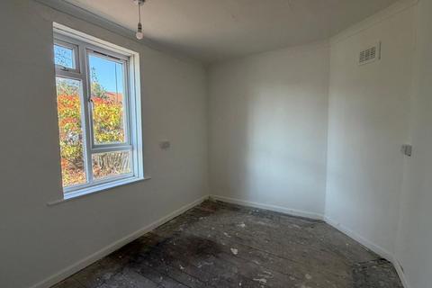3 bedroom flat for sale, 352 Downham Way, Bromley, Kent, BR1 5NR