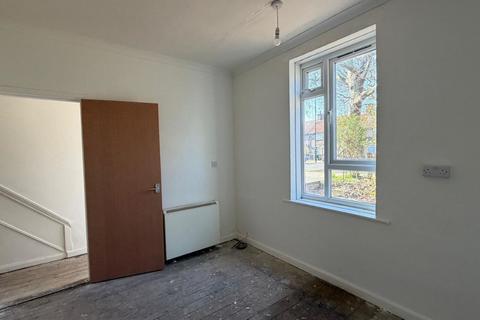 3 bedroom flat for sale, 352 Downham Way, Bromley, Kent, BR1 5NR