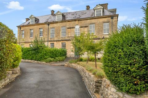 4 bedroom end of terrace house for sale