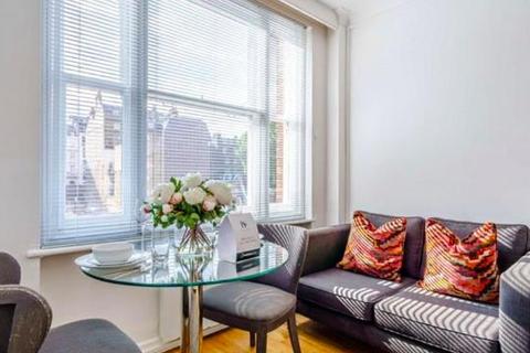 Studio to rent, Hill Street, London W1J