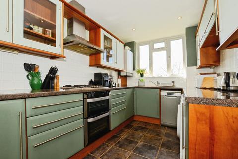 2 bedroom flat for sale, Shirley Road, Abbots Langley, WD5