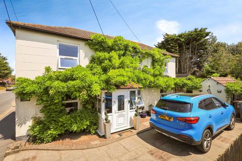 4 bedroom detached house for sale, Battle Road, Hailsham