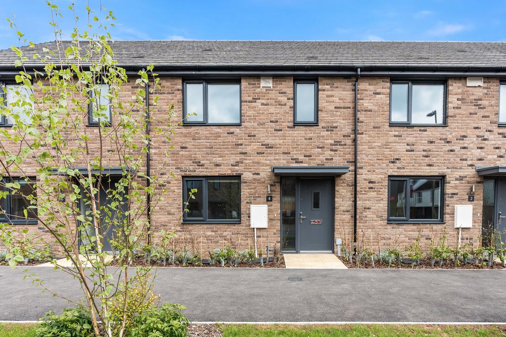 3 bedroom end of terrace house to rent