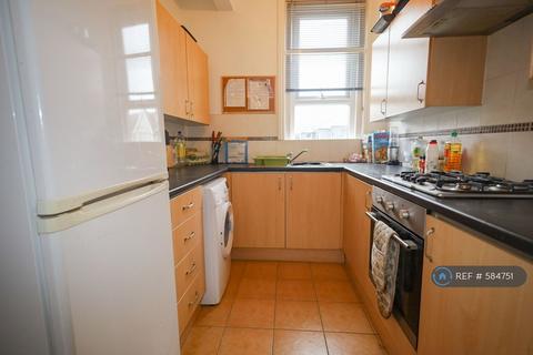 5 bedroom maisonette to rent, Holdenhurst Road, Bournemouth, BH8