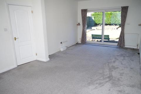 3 bedroom semi-detached house to rent, Bradford Road, Bolton