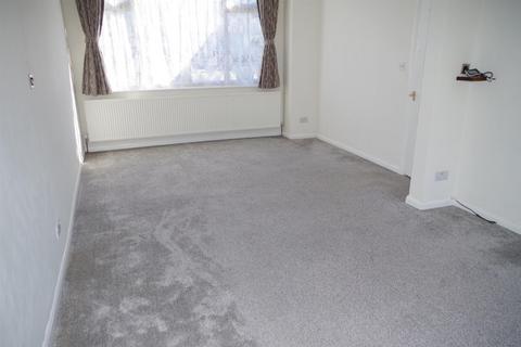 3 bedroom semi-detached house to rent, Bradford Road, Bolton