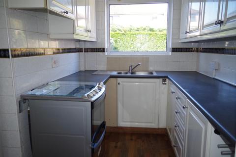 3 bedroom semi-detached house to rent, Bradford Road, Bolton