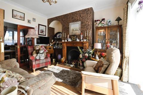 3 bedroom semi-detached house for sale, Laburnum Avenue, Garden Village, Hull