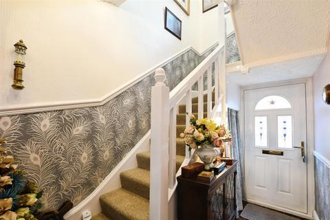 3 bedroom semi-detached house for sale, Laburnum Avenue, Garden Village, Hull